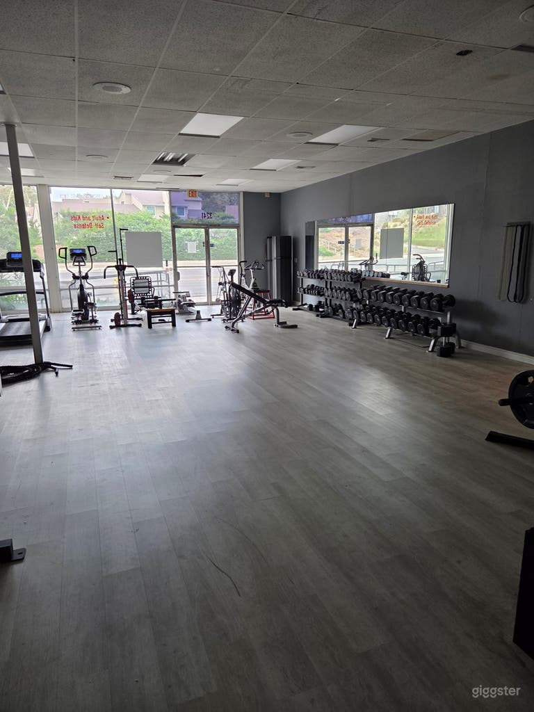  Fitness & Dance, Makeup & Massage Studio 