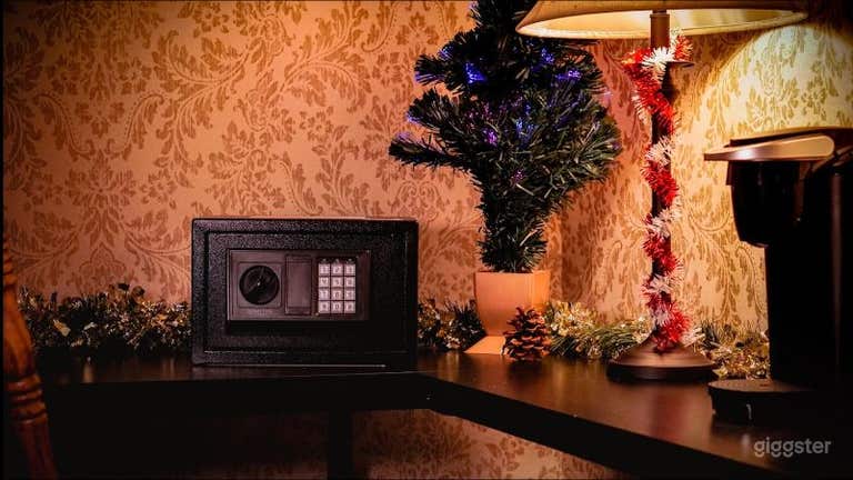  Christmas at Franklin's Escape Room 