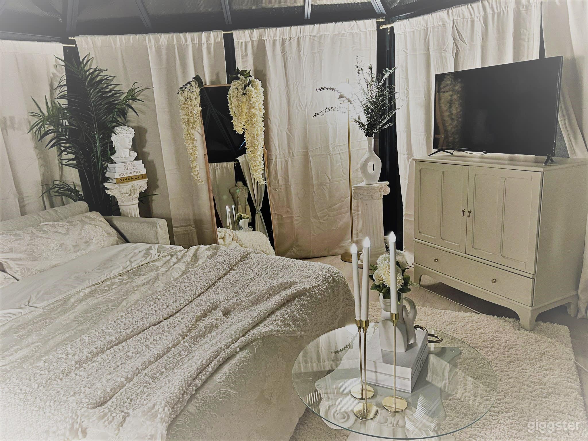 Dreamy Glass House &amp; Garden for Events/Photoshoots Photo 3