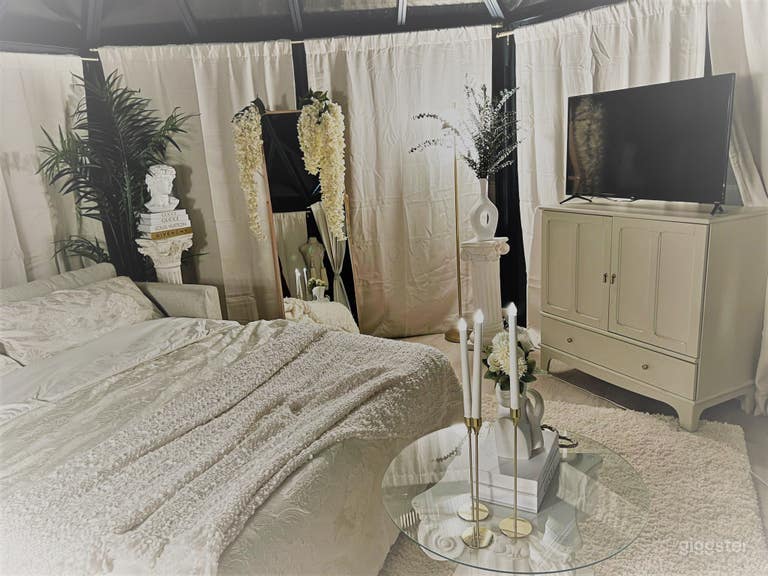  Dreamy Glass House & Garden for Events/Photoshoots 