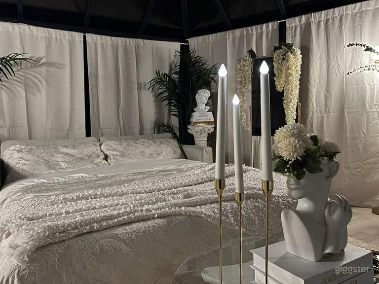  Comfortable bed that can turned into a Sofa 