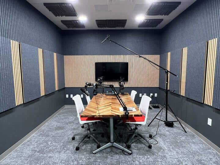 Brentwood Podcast Room Photo 4
