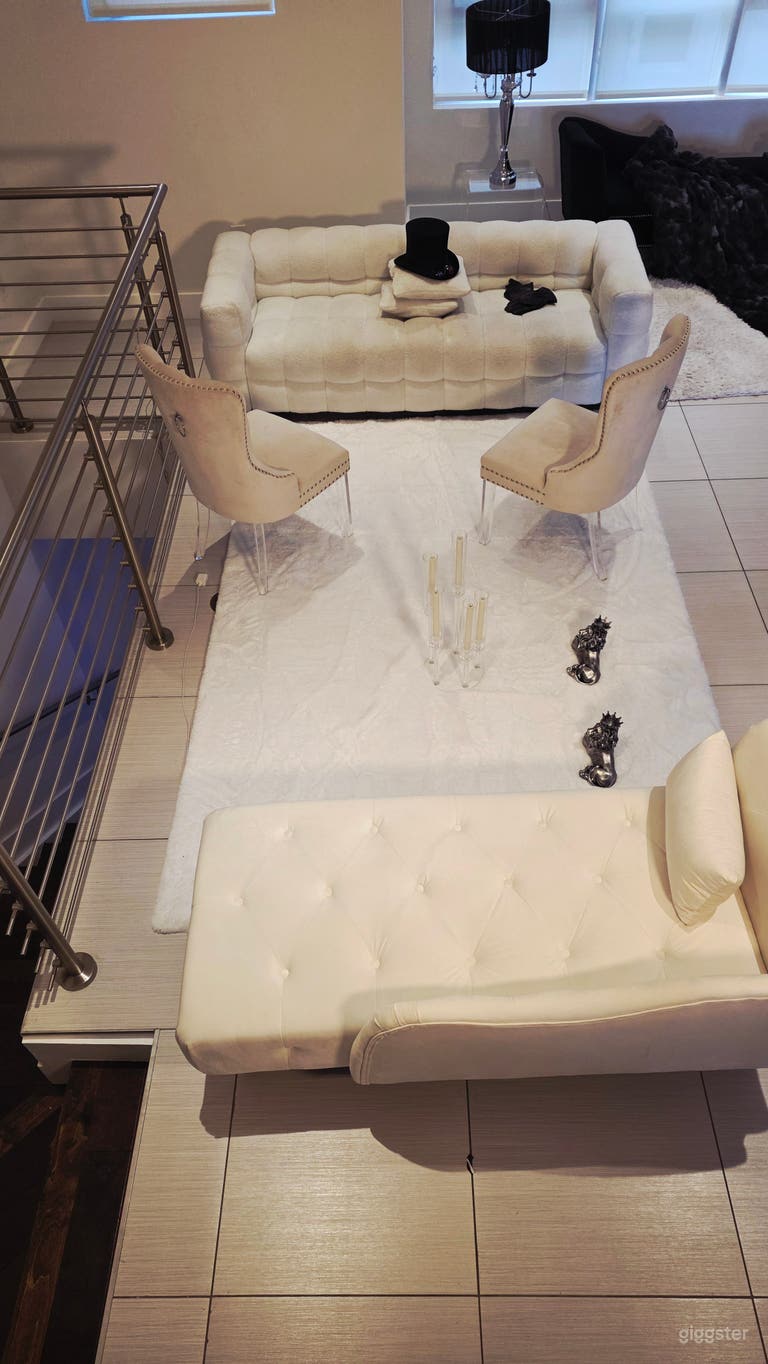  White Room — A luminous neutral set with soft textures and refined elegance, designed for beauty content, bridal moments, lifestyle portraits, wellness shoots, and bright premium visuals. Casa Unica is also modern. 