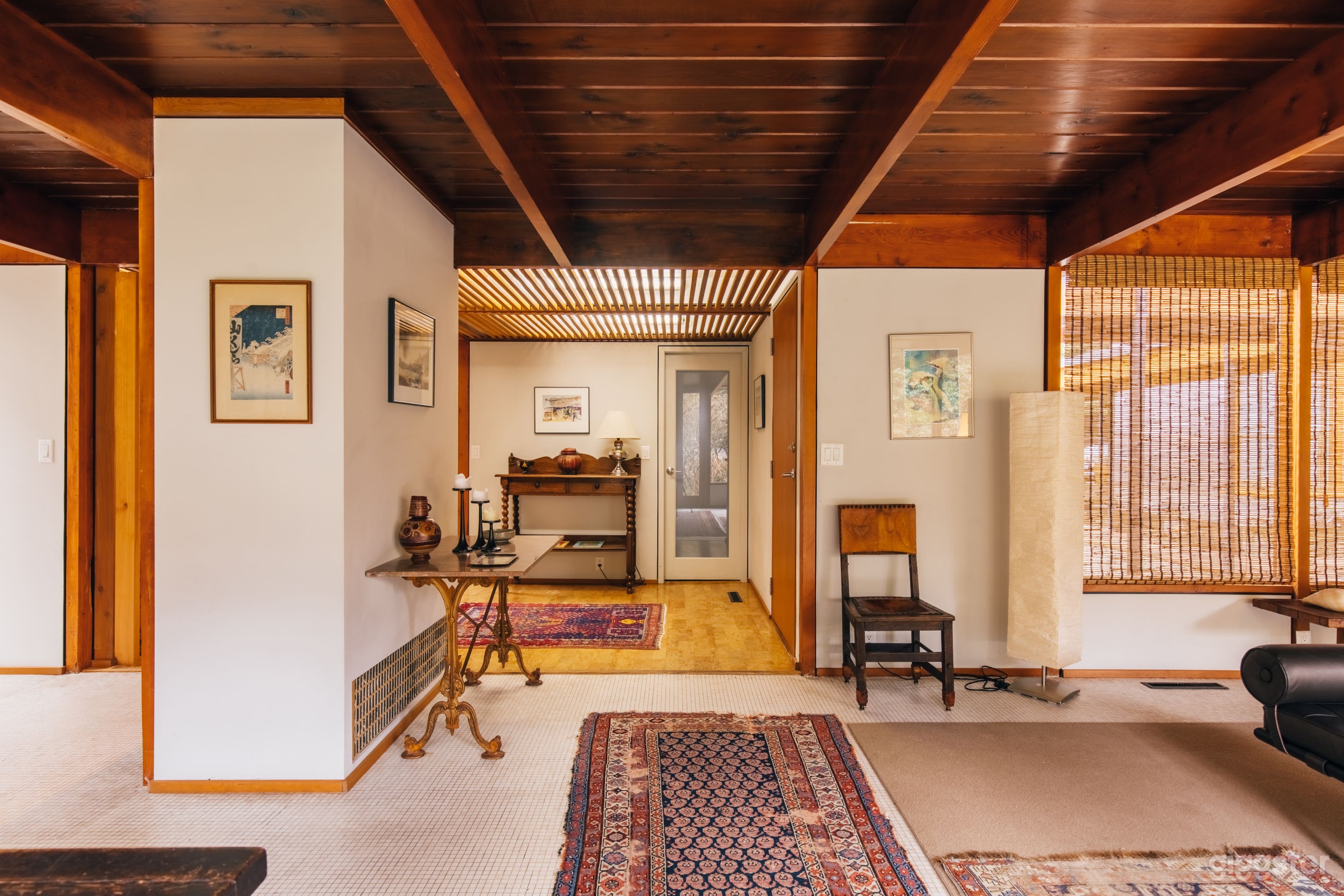 Coast Modern Bungalow Photo 3