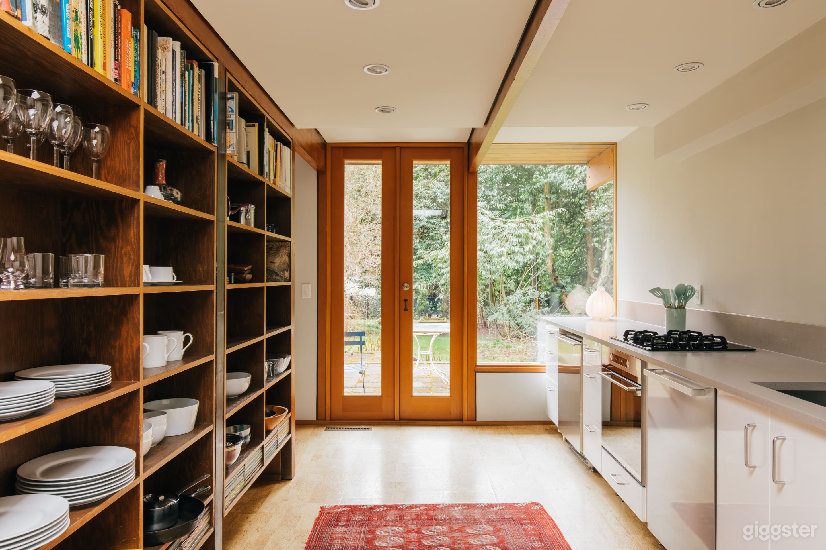 Coast Modern Bungalow Photo 4