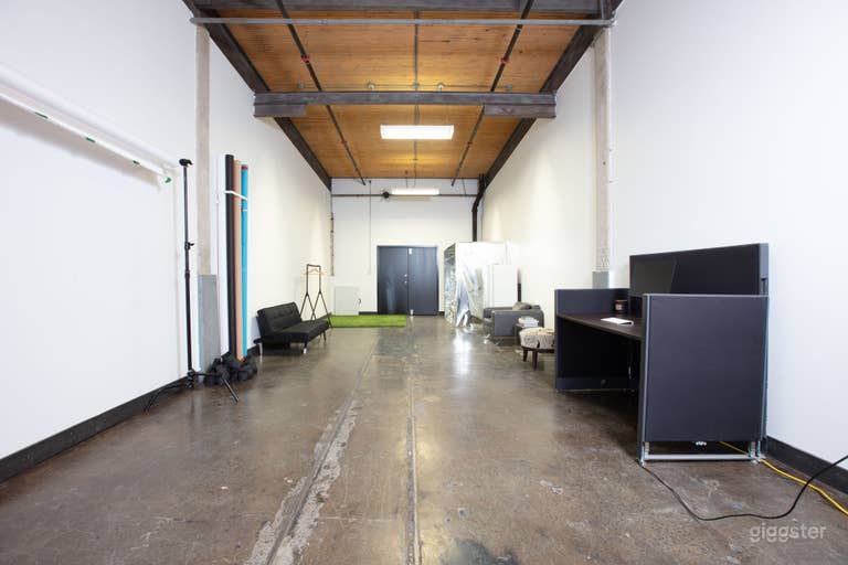  Bright Studio with Bridge Views & High Ceilings 