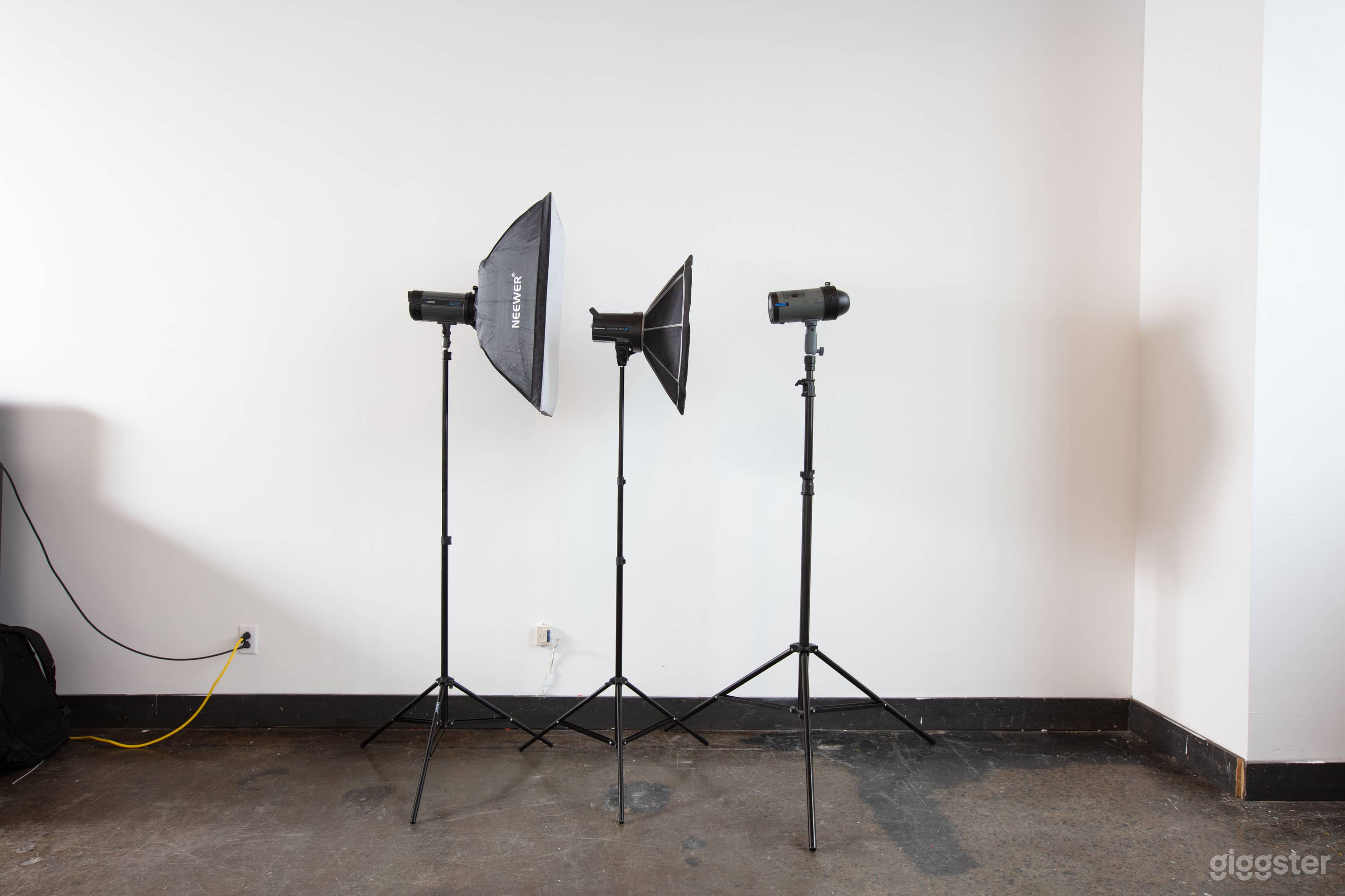 Bright Studio with Bridge Views & High Ceilings Photo 3