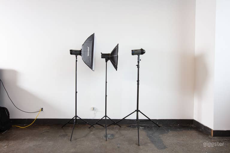  Bright Studio with Bridge Views & High Ceilings 