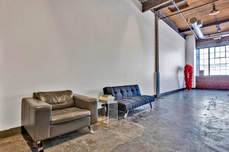  Bright Studio with Bridge Views & High Ceilings 