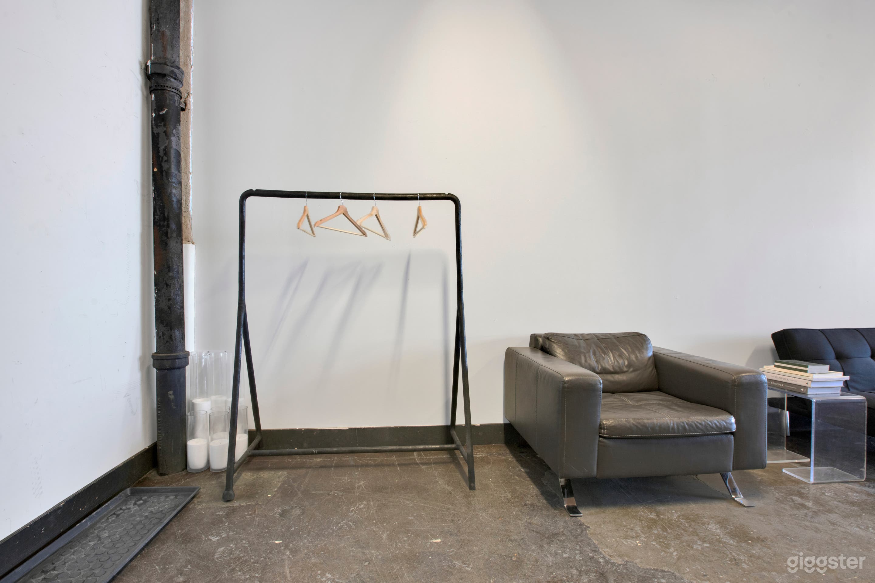 Bright Studio with Bridge Views & High Ceilings Photo 3