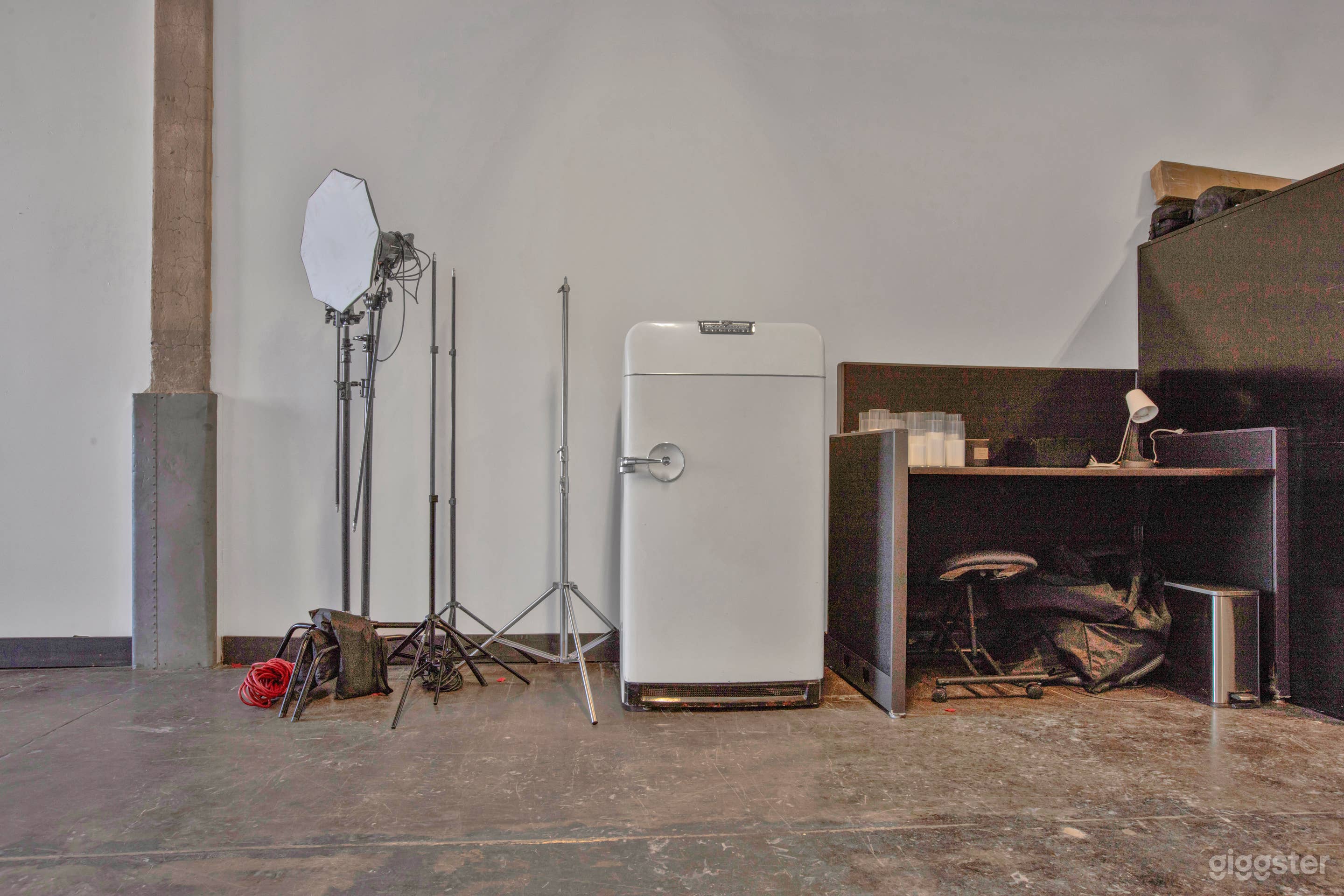 Bright Studio with Bridge Views & High Ceilings Photo 4