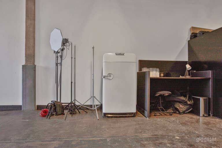  Bright Studio with Bridge Views & High Ceilings 