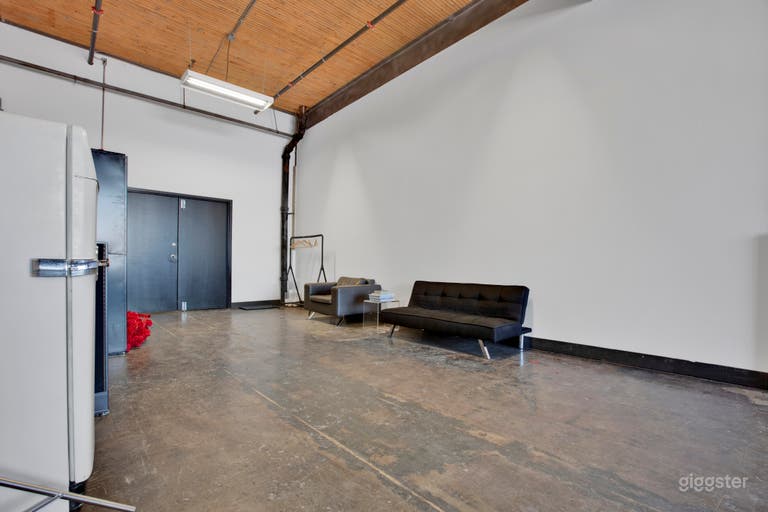  Bright Studio with Bridge Views & High Ceilings 