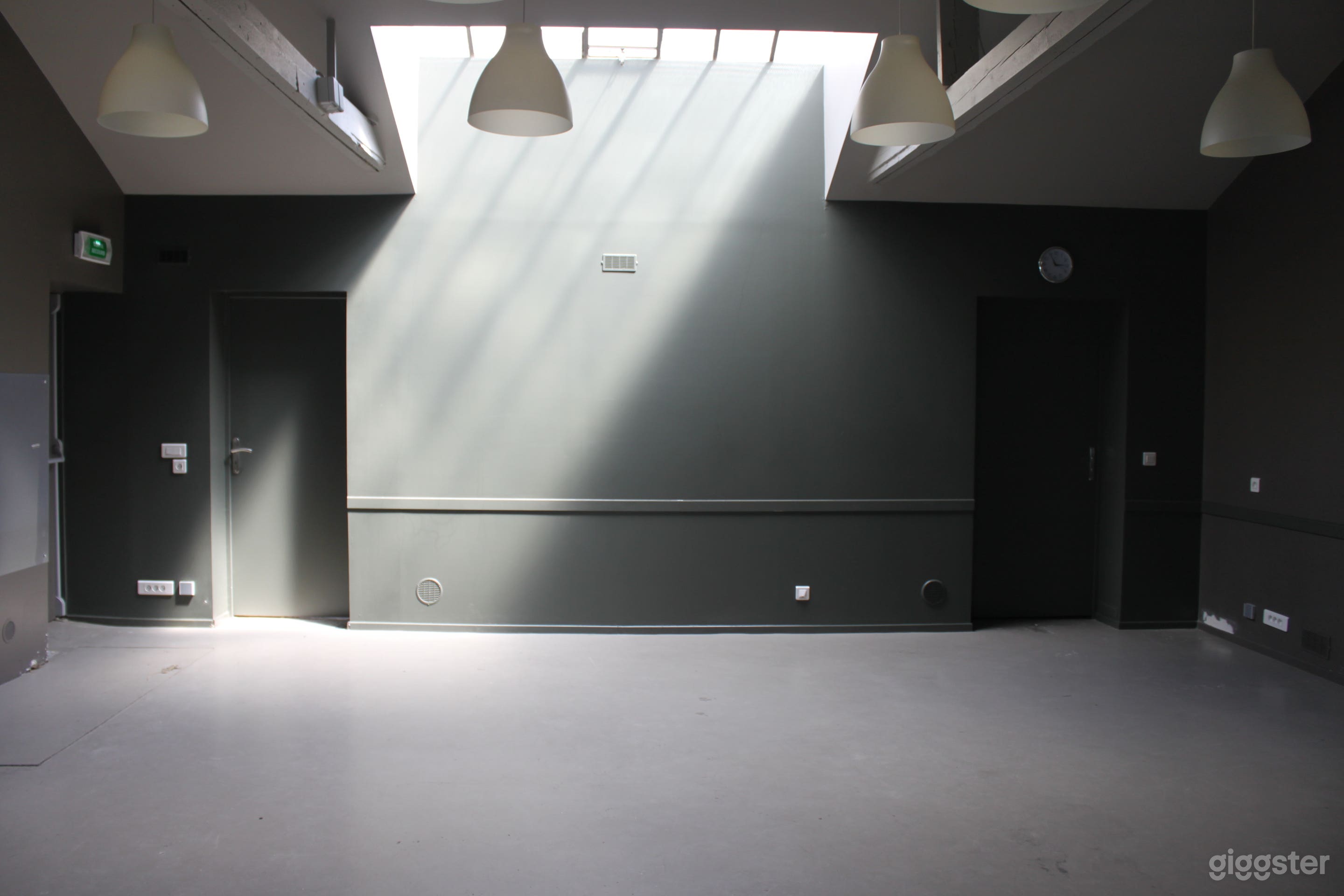 Photo de studio pour répétitions, cours, stages, à 3 mn du métro 3