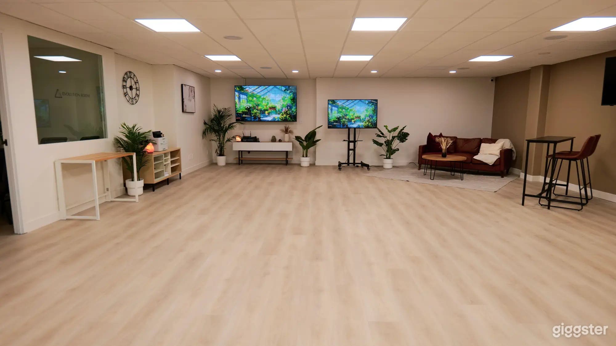 Central San Diego Content Room Photo 4