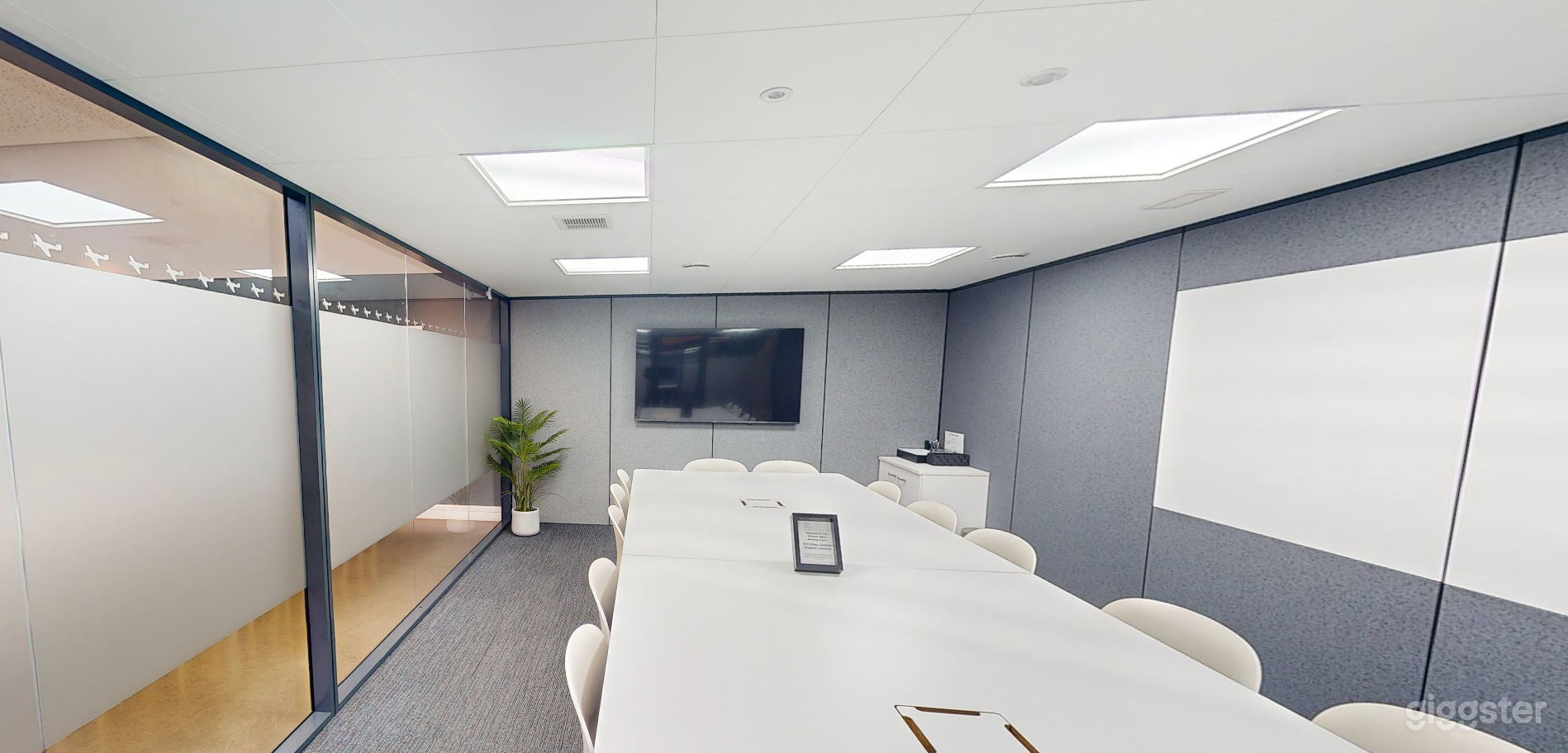 Lancaster Meeting Room for 14 Persons  Photo 2