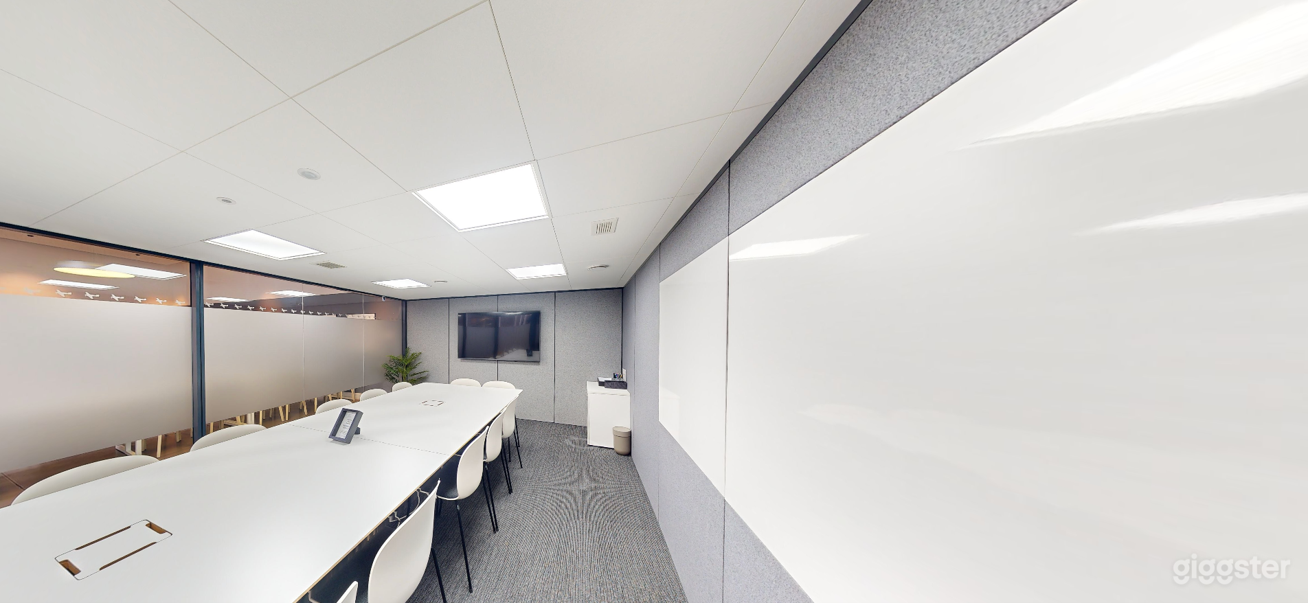 Lancaster Meeting Room for 14 Persons  Photo 1