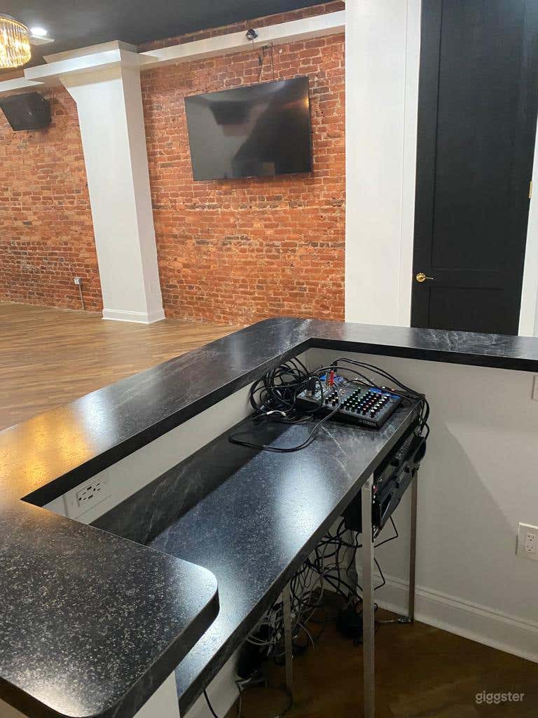 Rustic event space in the heart of Philadelphia. Photo 4