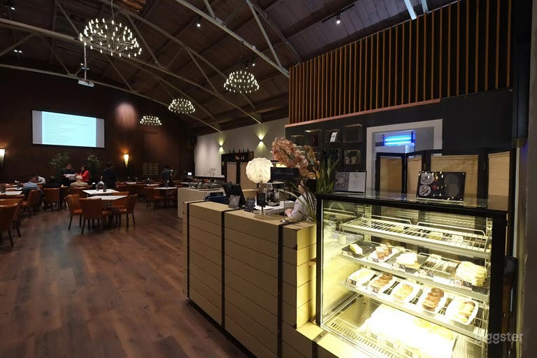  Ristorante Versatile con Spazio Riunioni - Esclusiva 