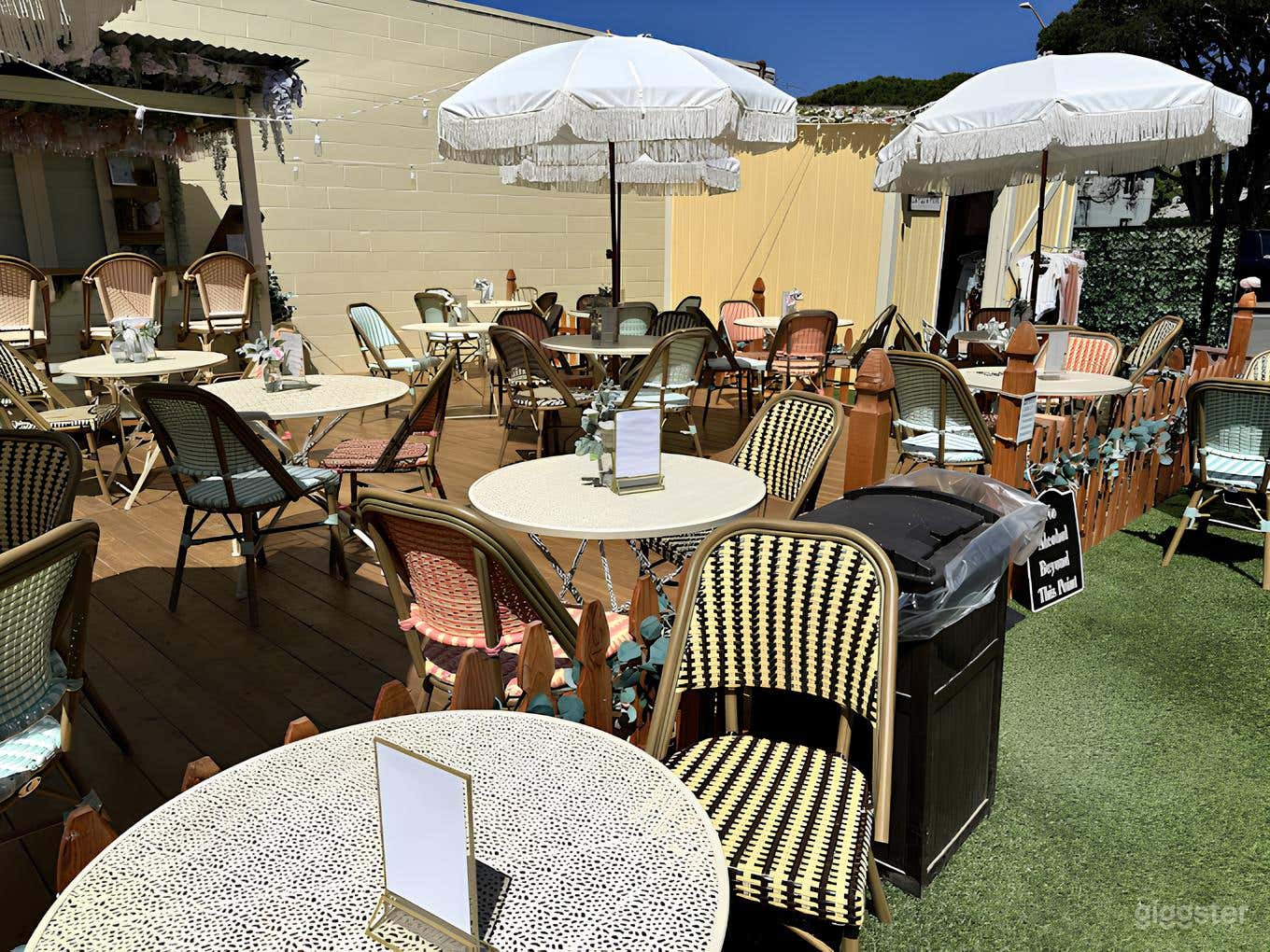 Outdoor Oasis with Wine/Coffee Bar (Entire Venue) Photo 3