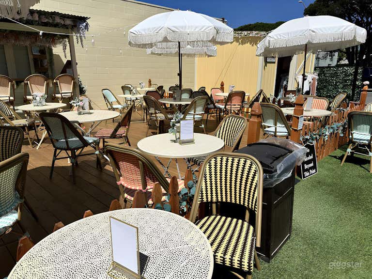  Outdoor Oasis with Wine/Coffee Bar (Entire Venue) 