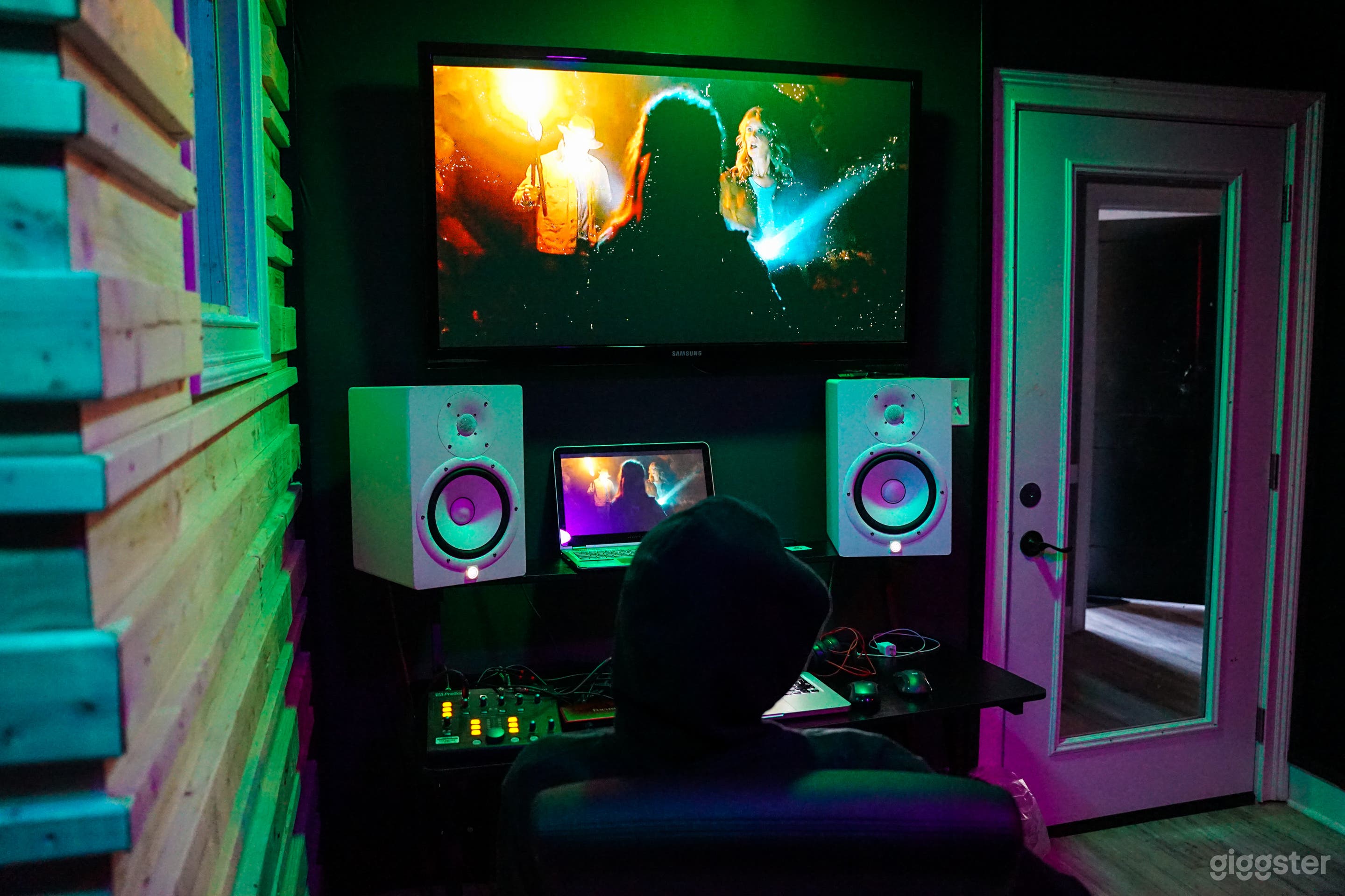 Creative Studio - Podcast, Music, Photo Photo 2