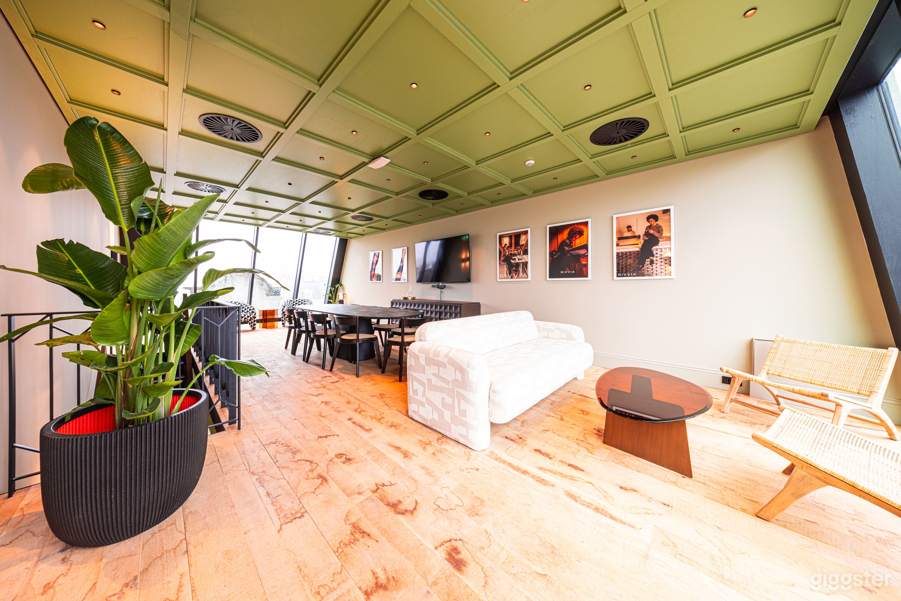 The Meuse Sky Room (10+ person) Photo 1