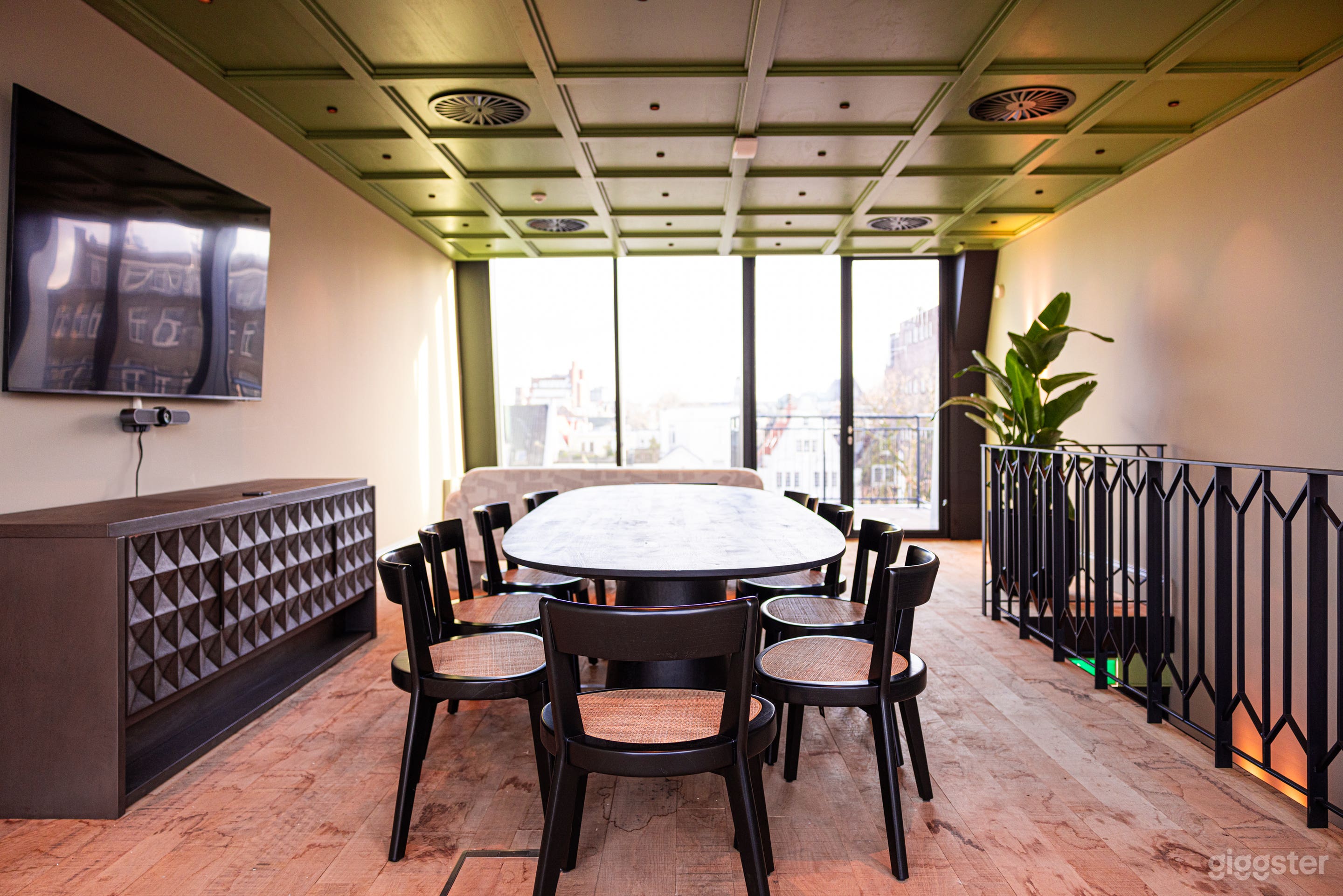 The Meuse Sky Room (10+ person) Photo 3