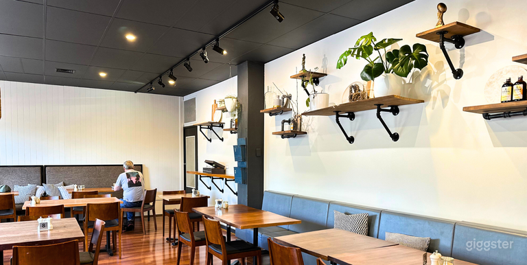  Locale accogliente in stile caffetteria per incontri, eventi e riprese 