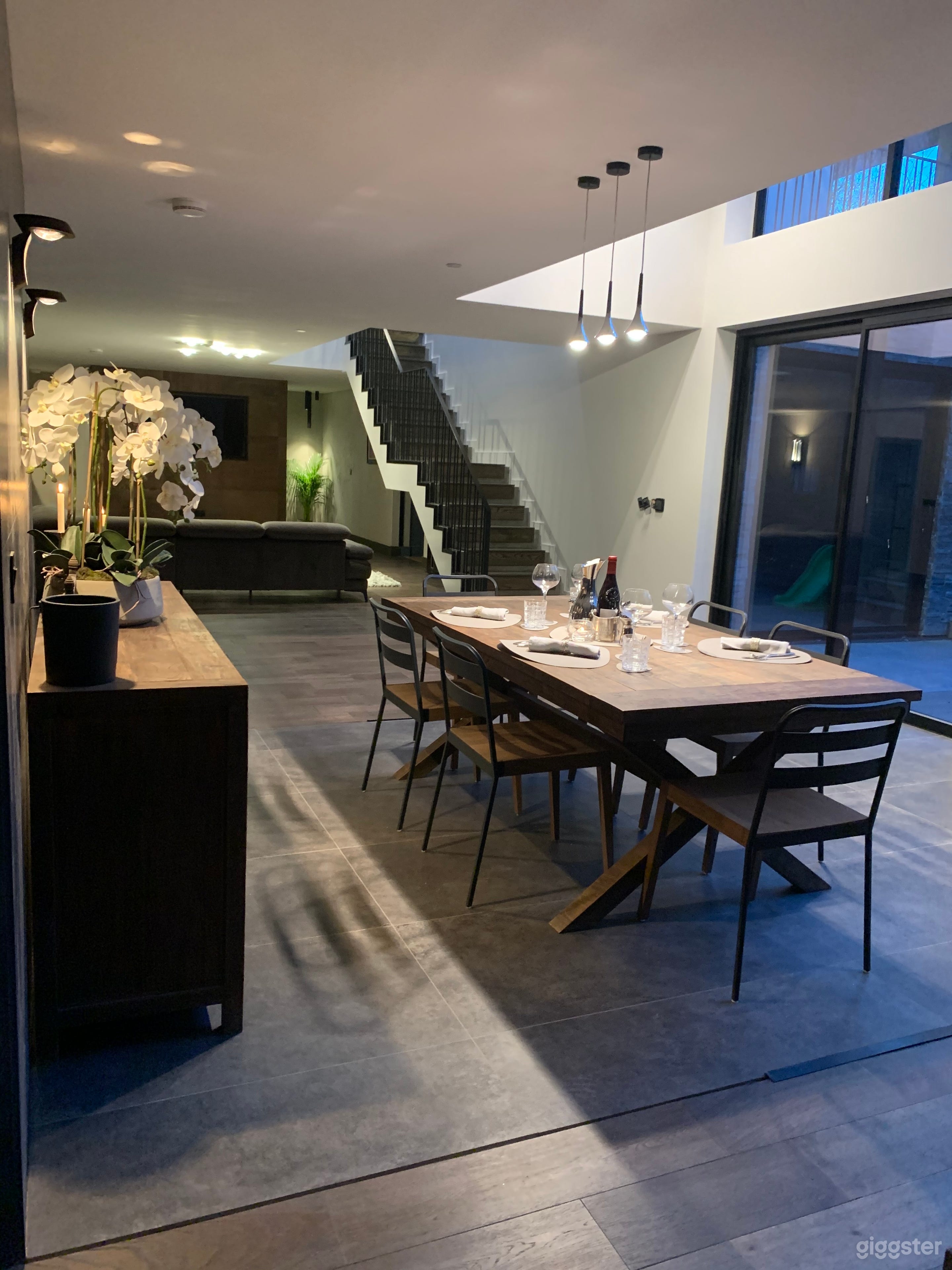 Dinning room out onto a sunken courtyard