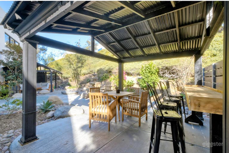  Tranquil Outdoor Garden Patio with Lounge & Pergola 