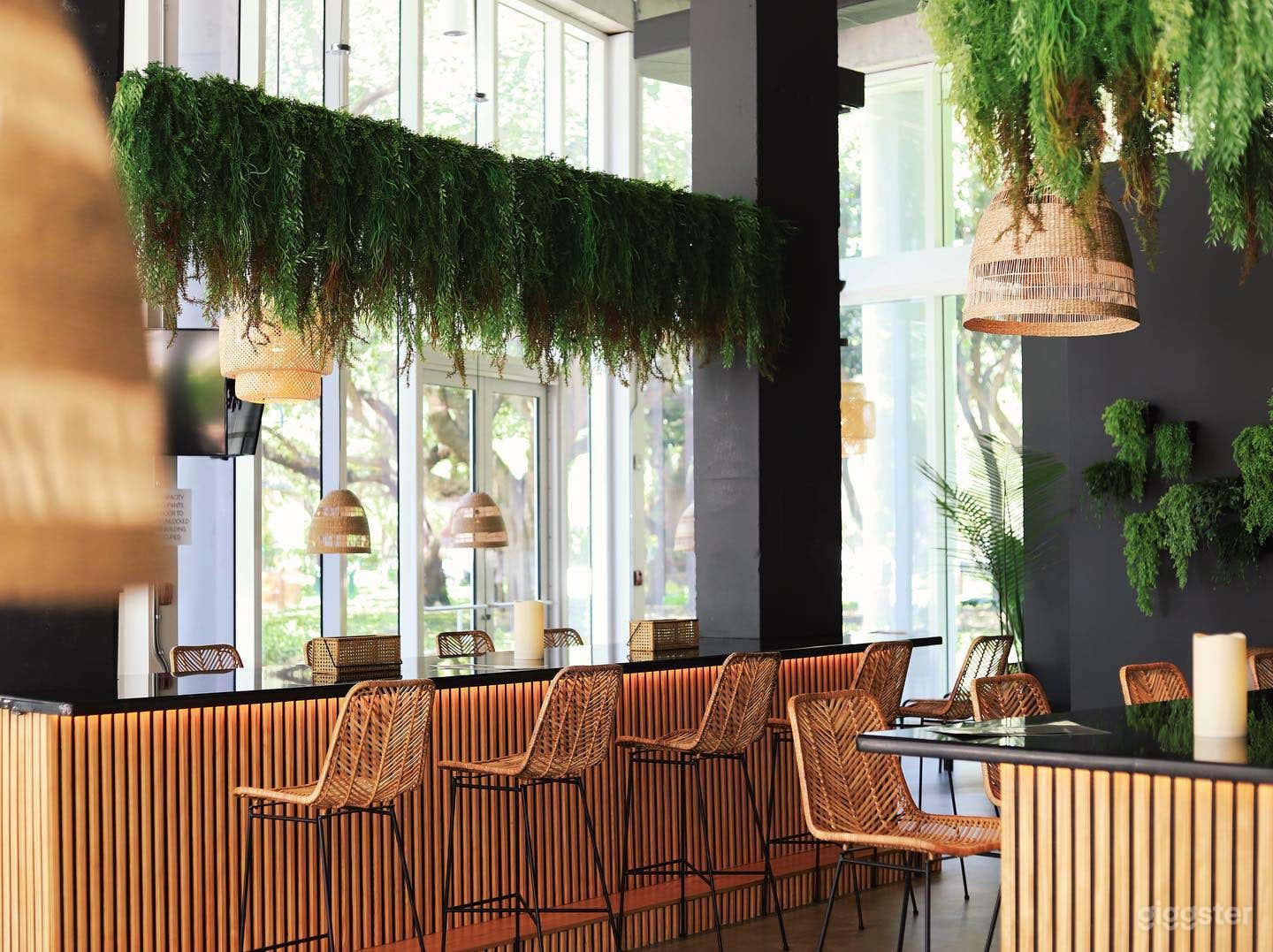 Cosmopolitan Restaurant with Chill Vibe &amp; Terrace Photo 4