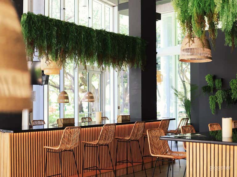  Cosmopolitan Restaurant with Chill Vibe & Terrace 