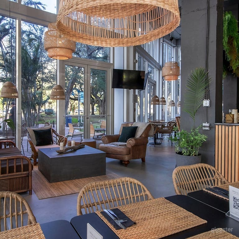  Cosmopolitan Restaurant with Chill Vibe & Terrace 