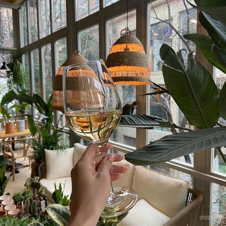  Cosmopolitan Restaurant with Chill Vibe & Terrace 