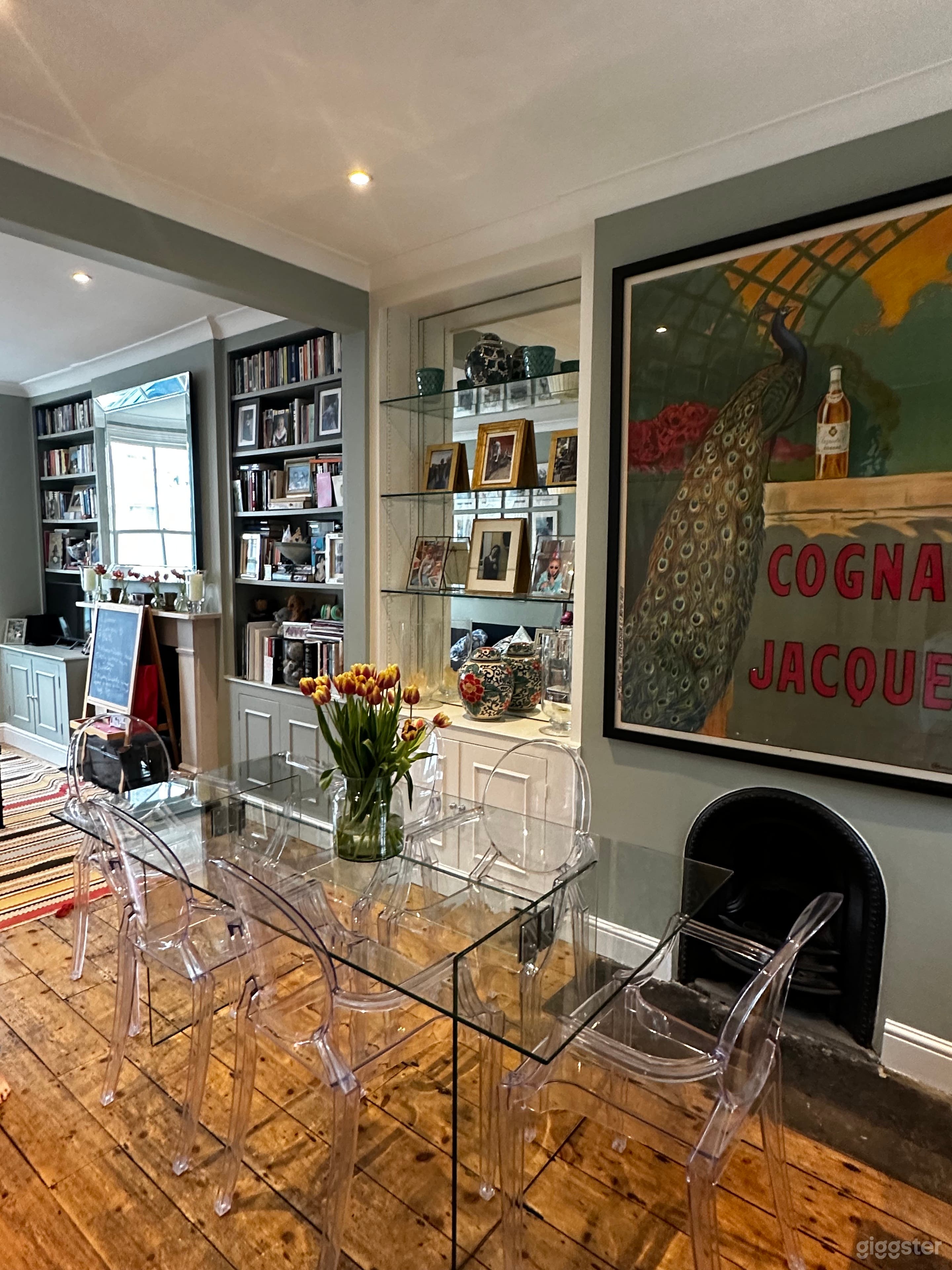 Chic three bedroom terraced house in Shepherds Photo 3