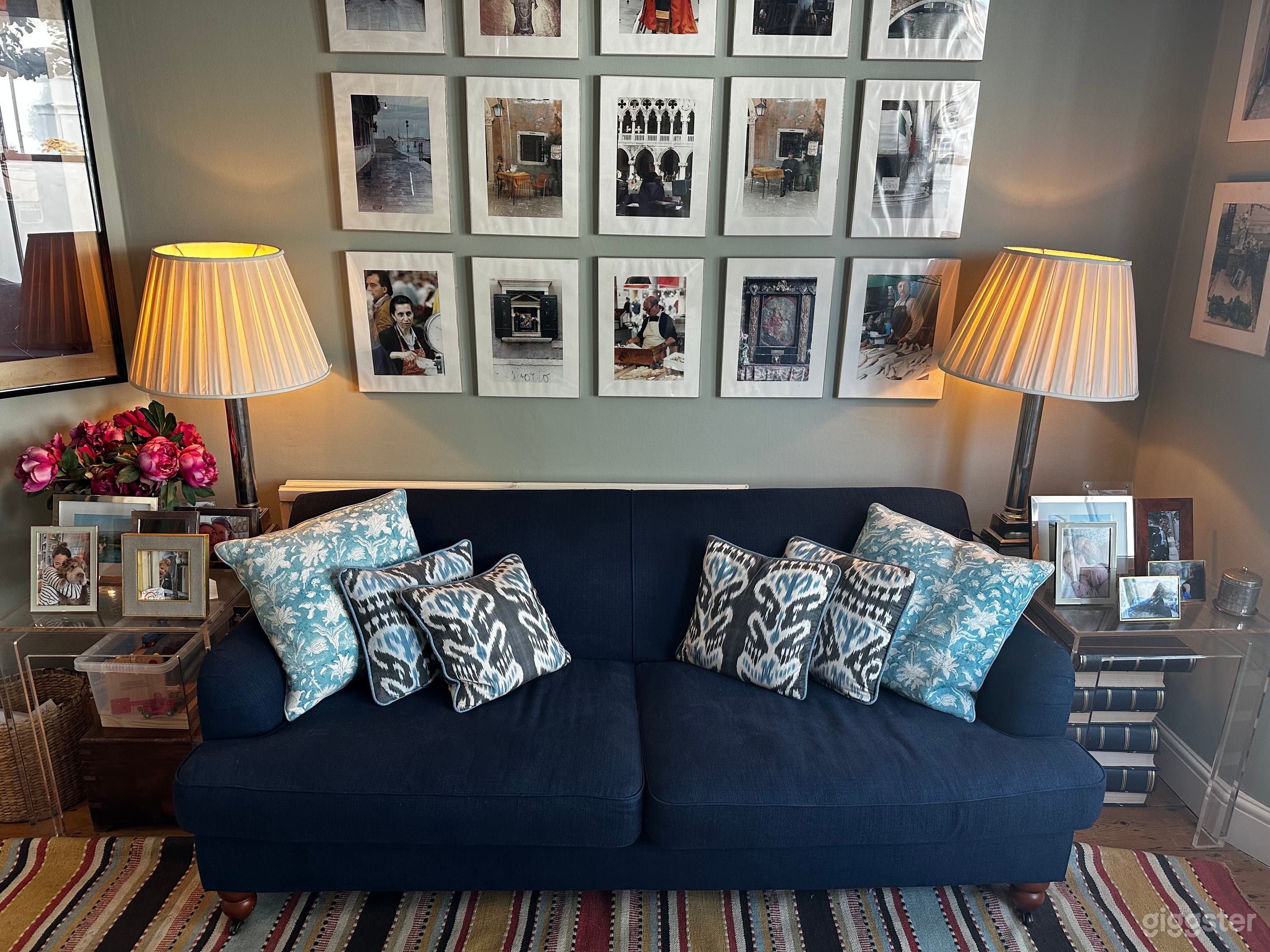 Chic three bedroom terraced house in Shepherds Photo 1