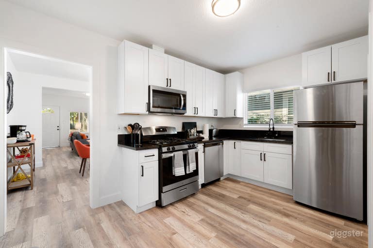  Lovely 2 bdrm House Close to Downtown Sacramento 