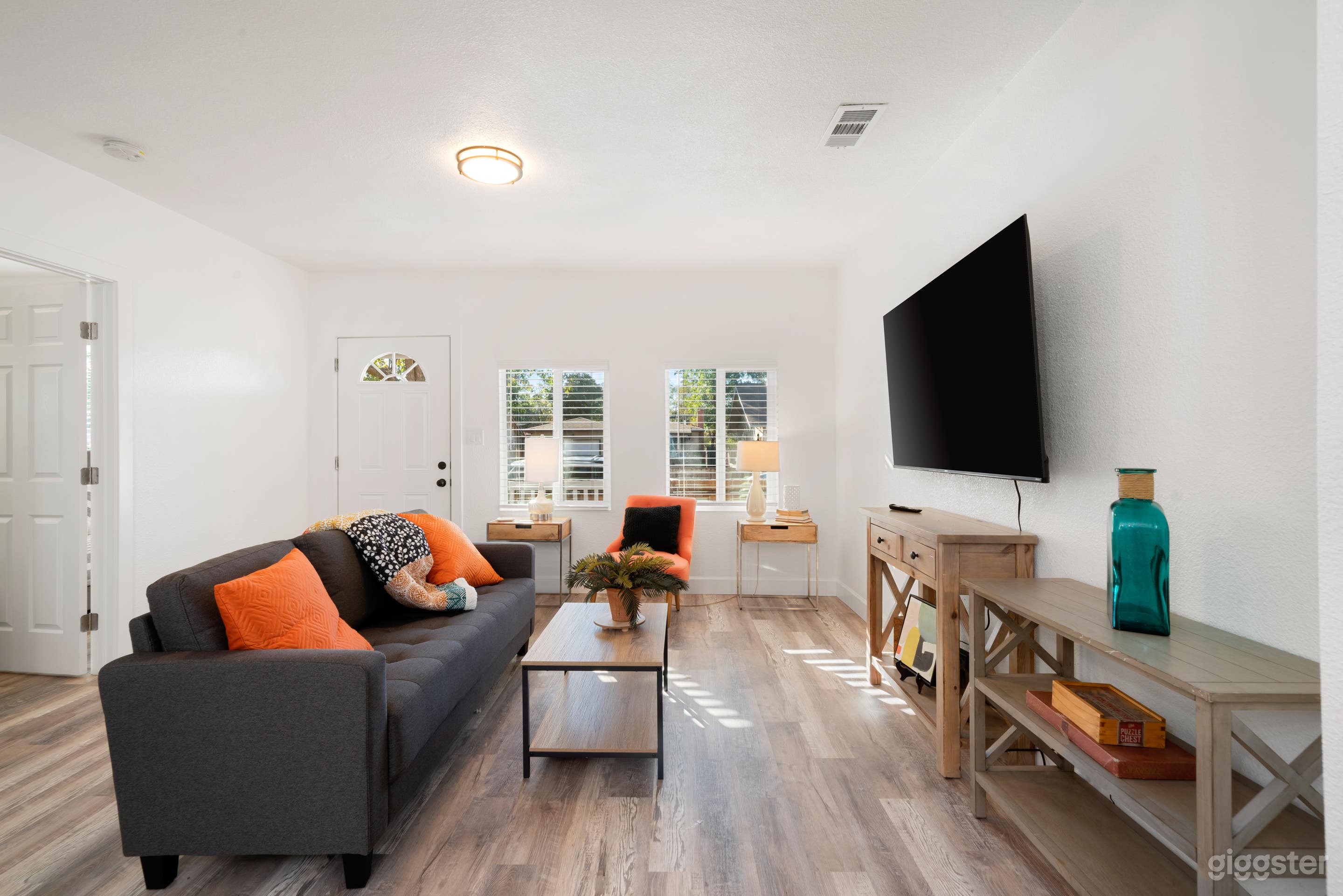 Lovely 2 bdrm House Close to Downtown Sacramento Photo 1