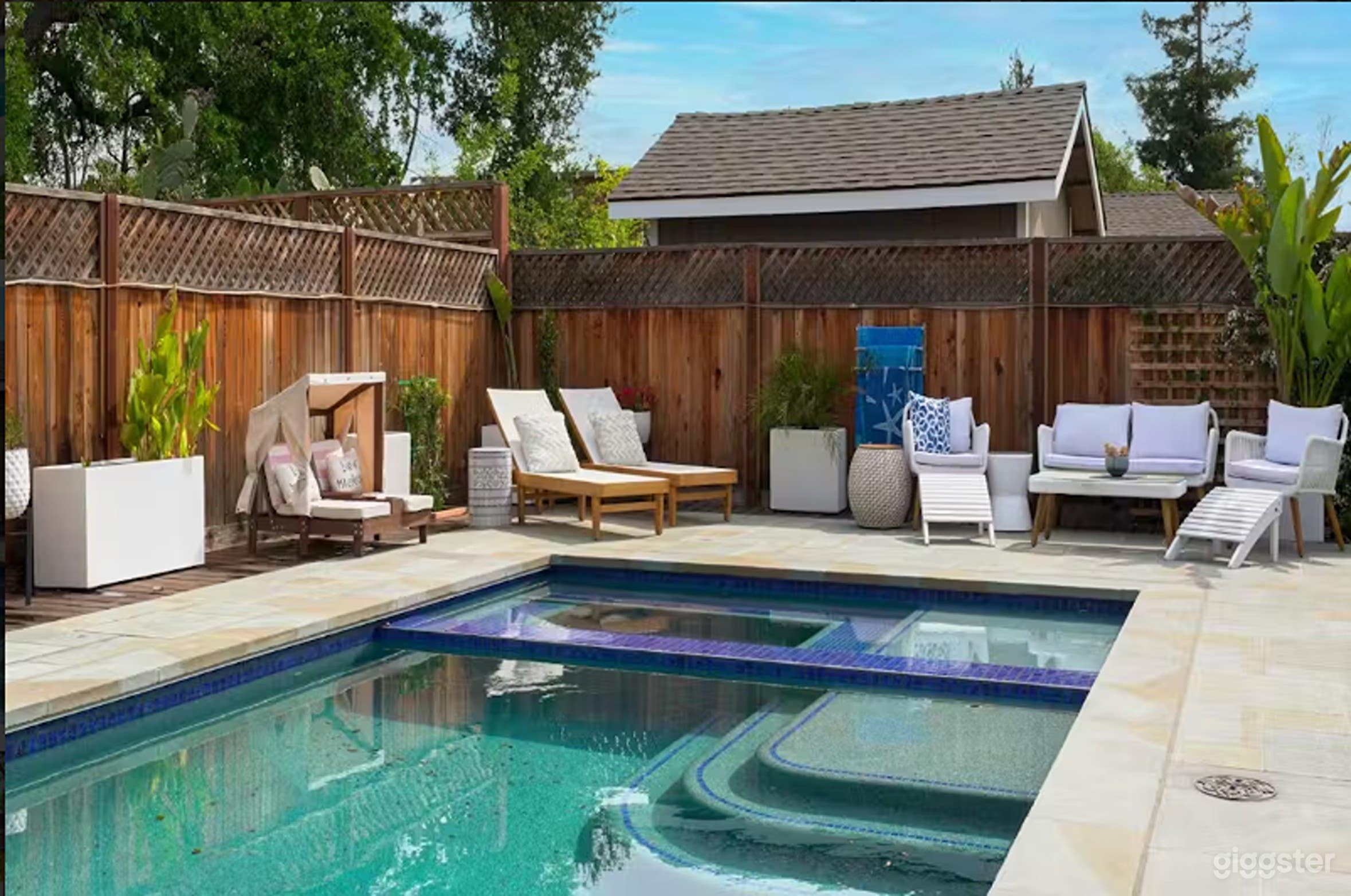 Inviting Outdoor Pool Photo 4