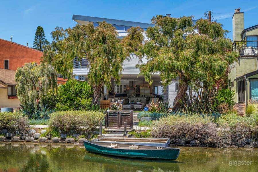 *NEW* Venice Canal Modern Waterfront House Photo 1