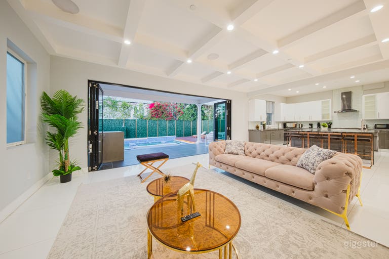  OPULENTE VISION: MODERNES ANWESEN FÜR FILM & EVENTS 