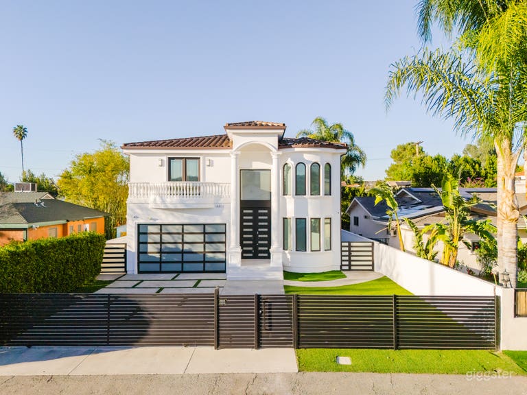  OPULENTE VISION: MODERNES ANWESEN FÜR FILM & EVENTS 