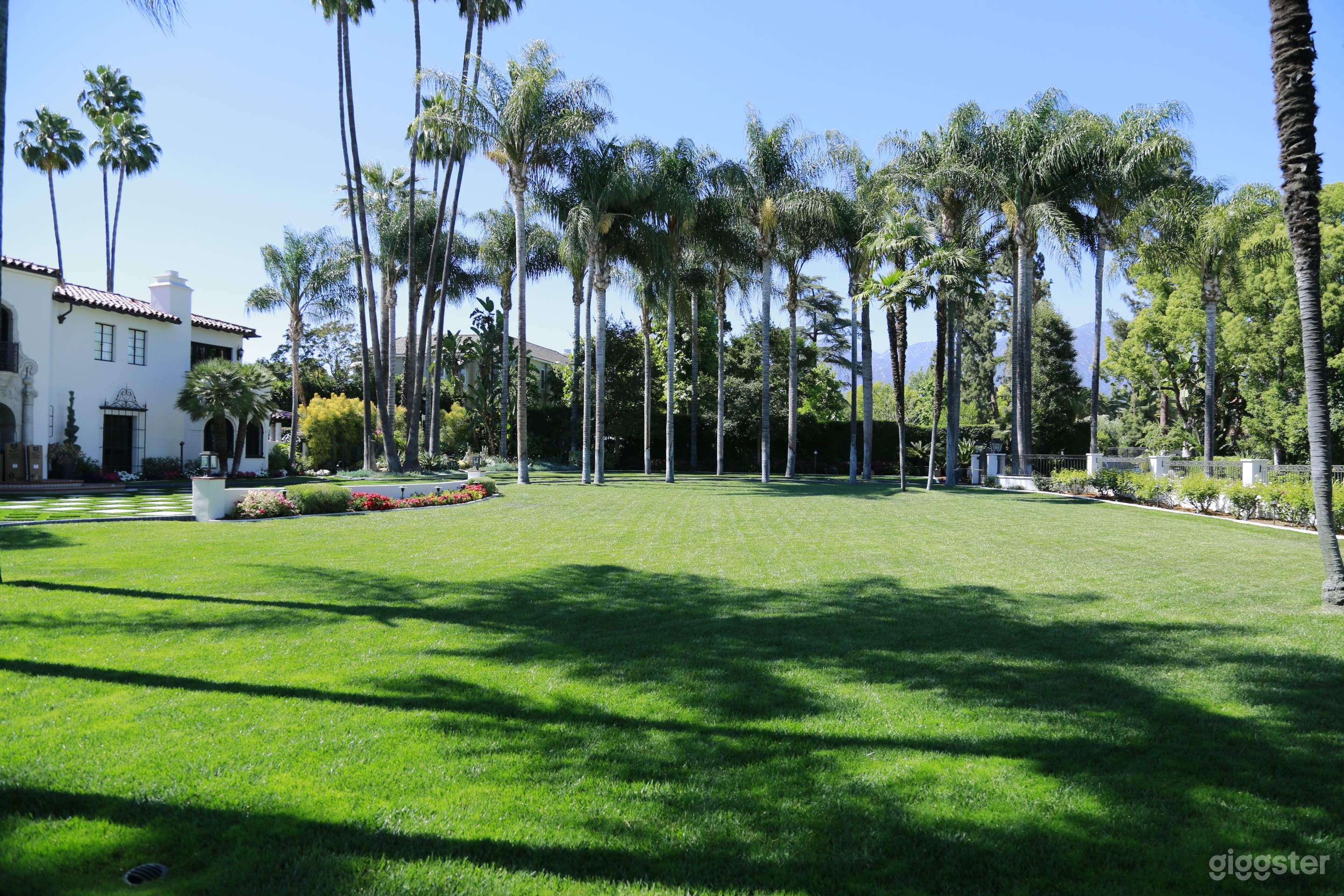 High End Mansion - 1/2 price of Beverly Hills  Photo 4