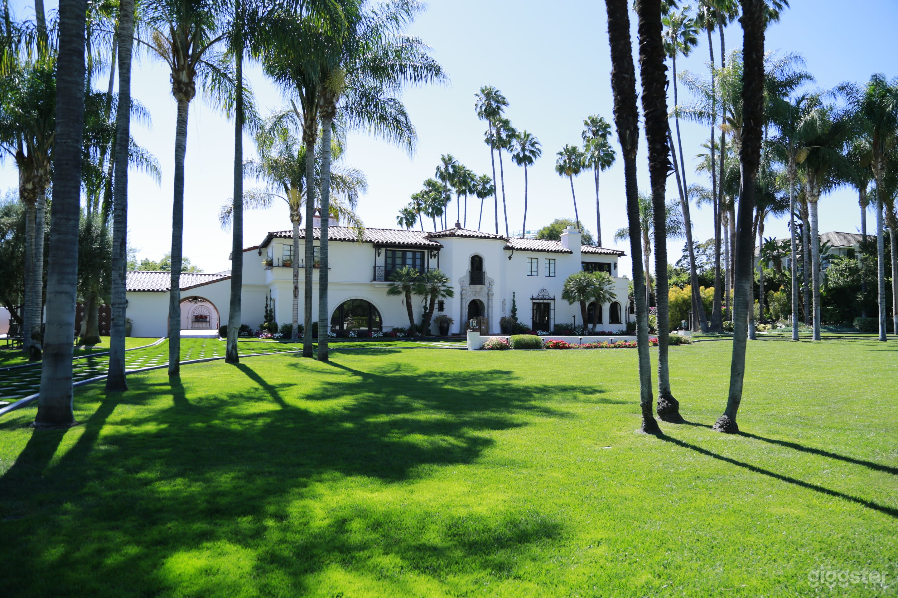 High End Mansion - 1/2 price of Beverly Hills  Photo 3