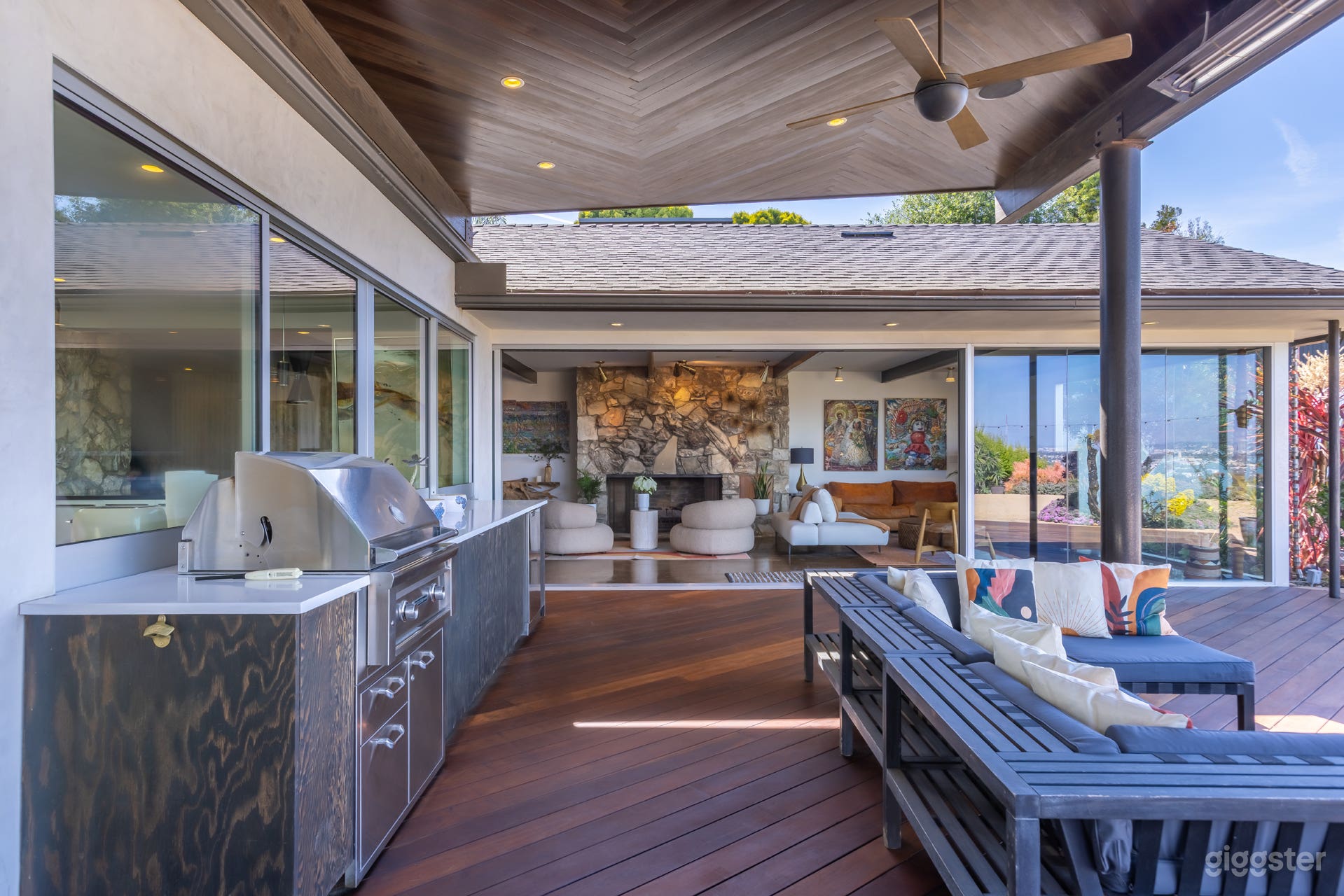 Hillside Mid-Century Oasis with Pool &amp; City Views Photo 3