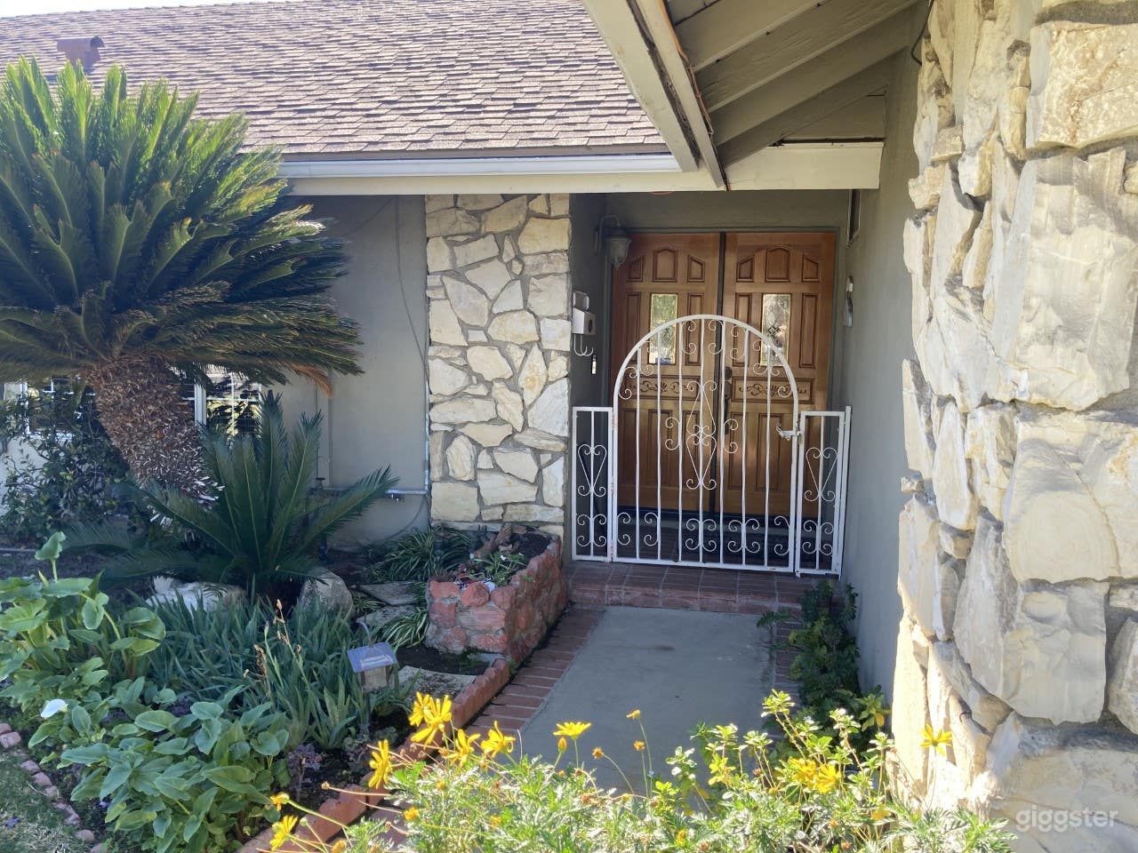 Beautiful Entertainer's Backyard, large corner lot Photo 2