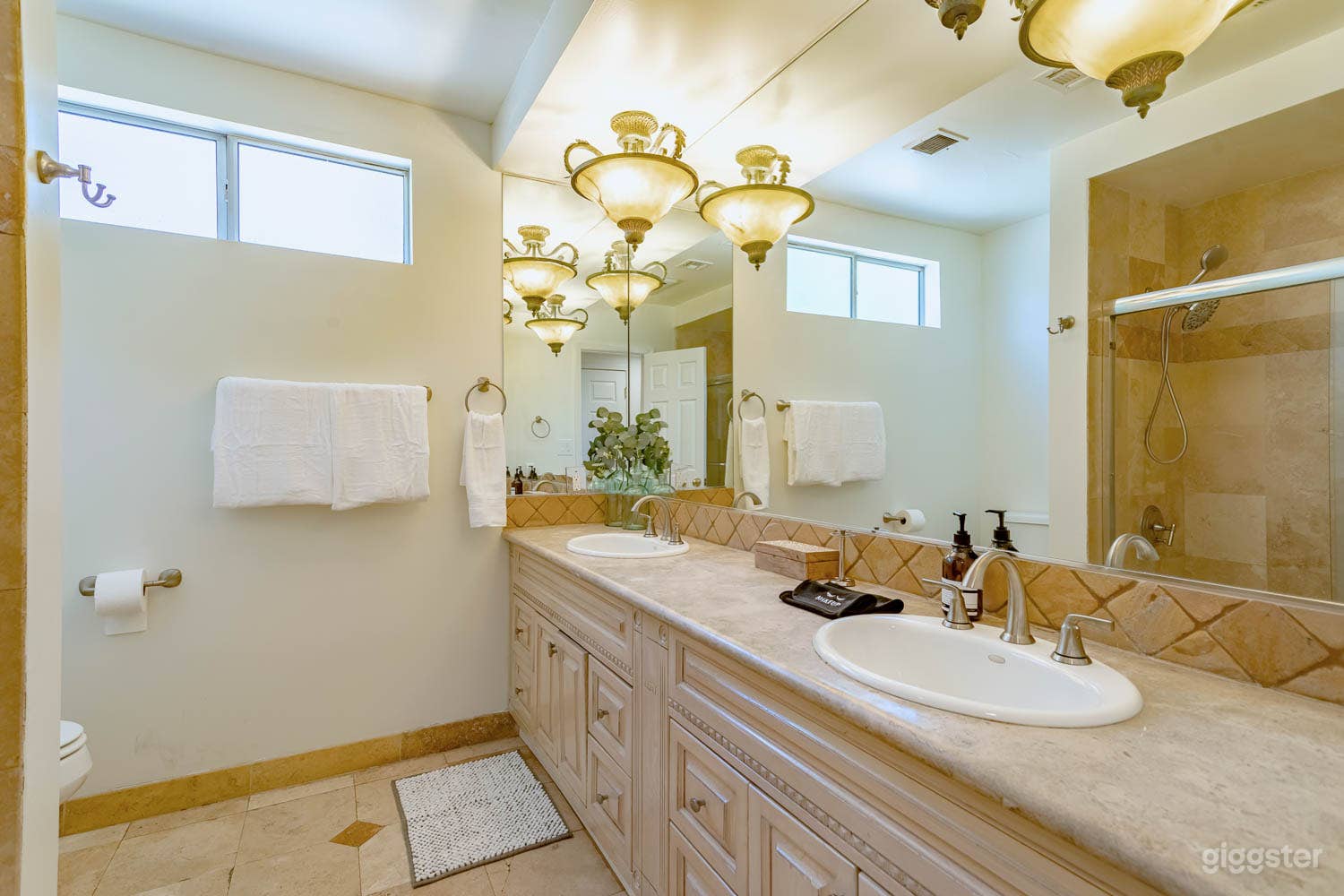 Cozy Home with Pool Jacuzzi Universal sleeps 16 Photo 4