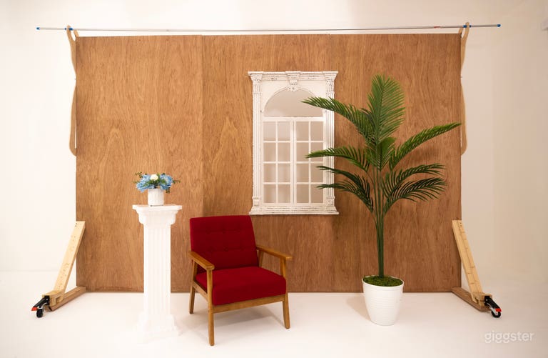  Settings in White Room 