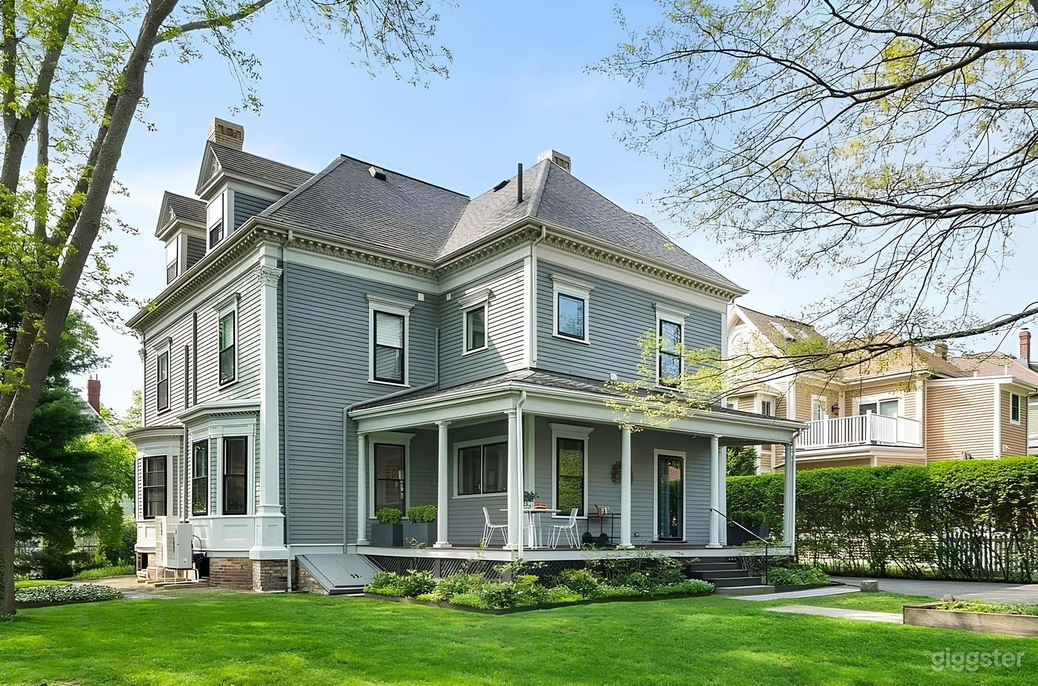 Well-Kept Grassy Backyard Photo 4